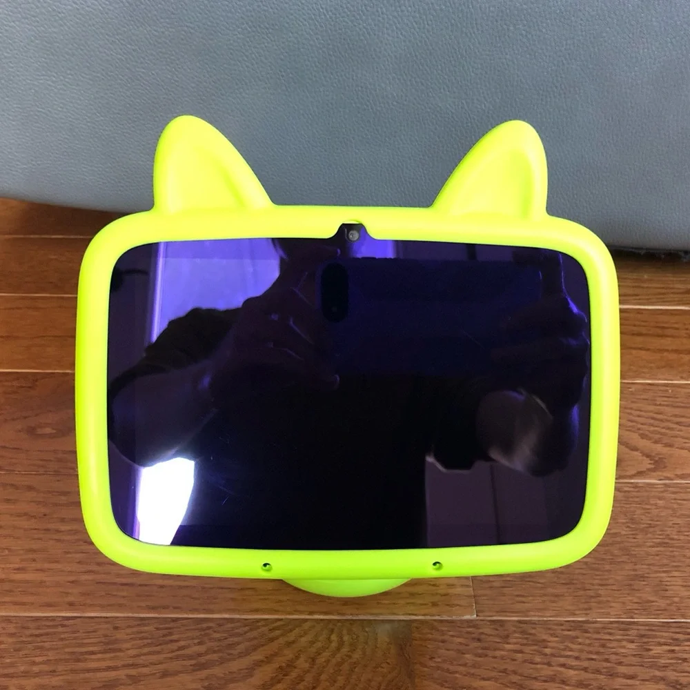 AILA Sit & Play Virtual Preschool Learning System w/ Protective Cuddle Case